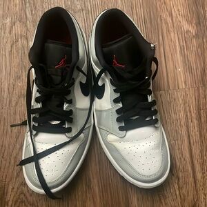 Jordan 1 low smoke grey